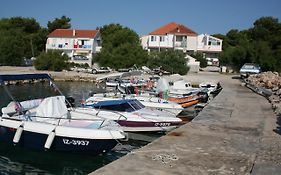 Apartments Vili Betina